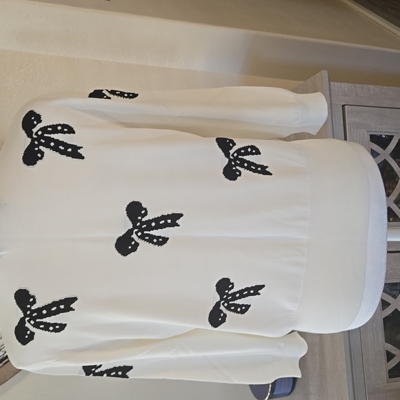 Chic Ivory Sweater with Black Bow Details NWT - Picture 4 of 8